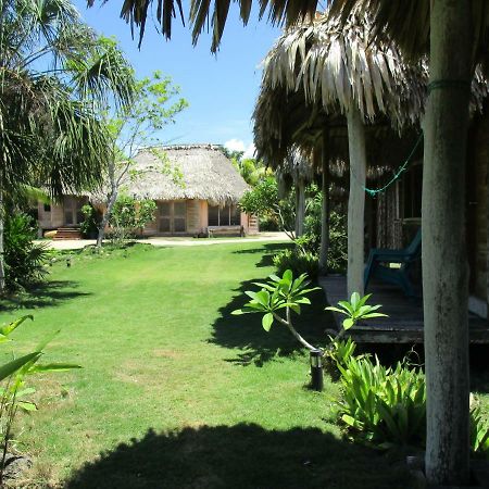 Cerros Beach Inn Корозал Екстериор снимка