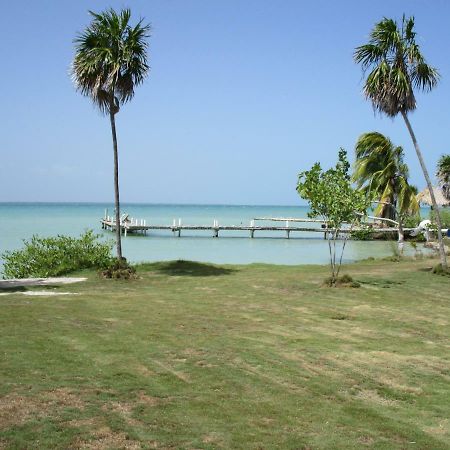 Cerros Beach Inn Корозал Екстериор снимка