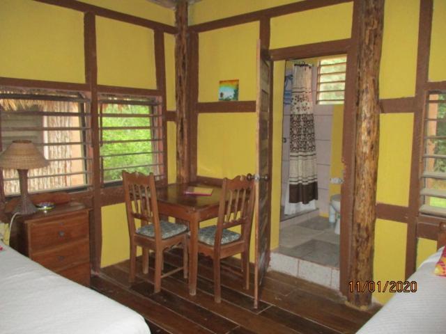 Cerros Beach Inn Корозал Екстериор снимка