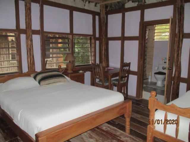 Cerros Beach Inn Корозал Екстериор снимка