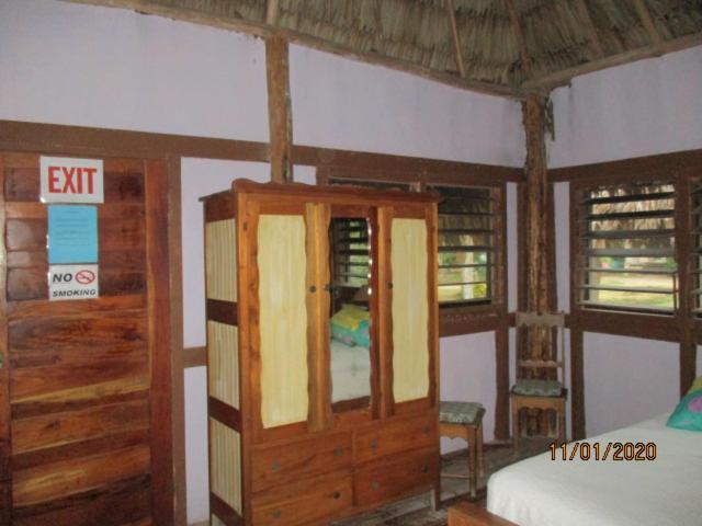 Cerros Beach Inn Корозал Екстериор снимка