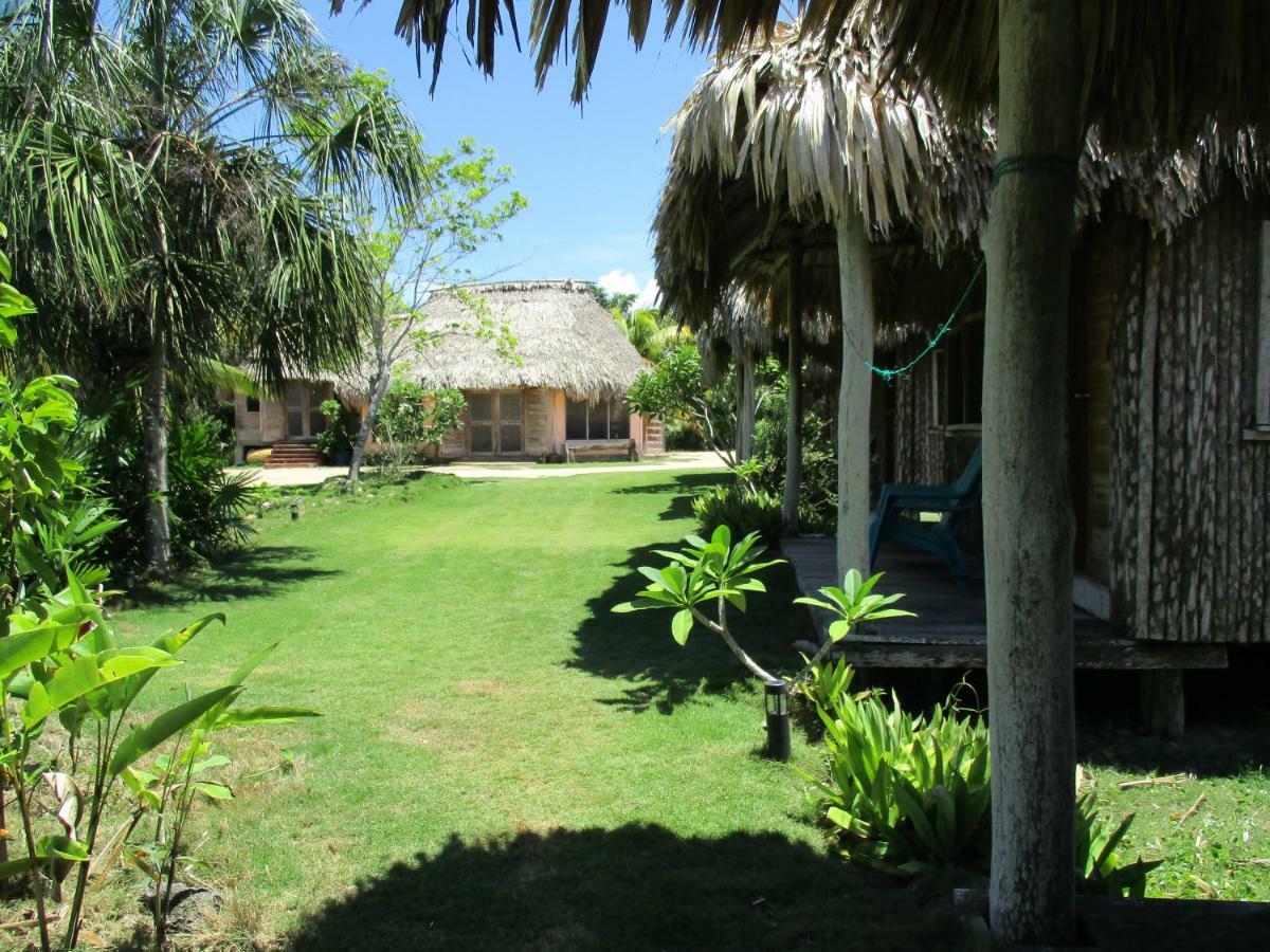 Cerros Beach Inn Корозал Екстериор снимка