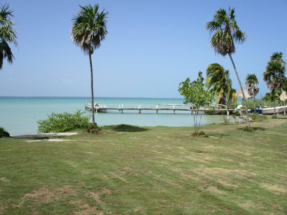 Cerros Beach Inn Корозал Екстериор снимка