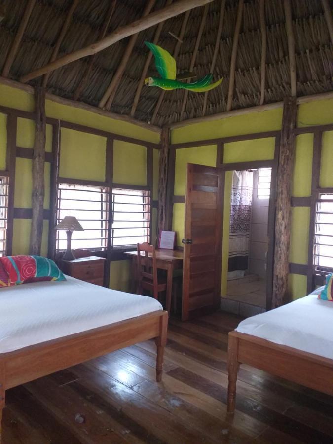 Cerros Beach Inn Корозал Екстериор снимка